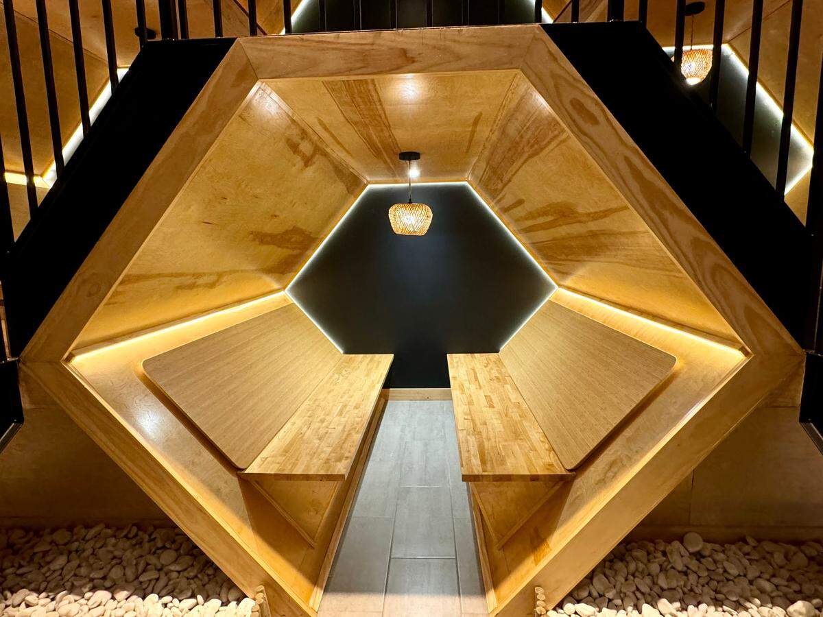A highlight of Kyuramen is its honeycomb booth structure. This is one of the bottom level booths.