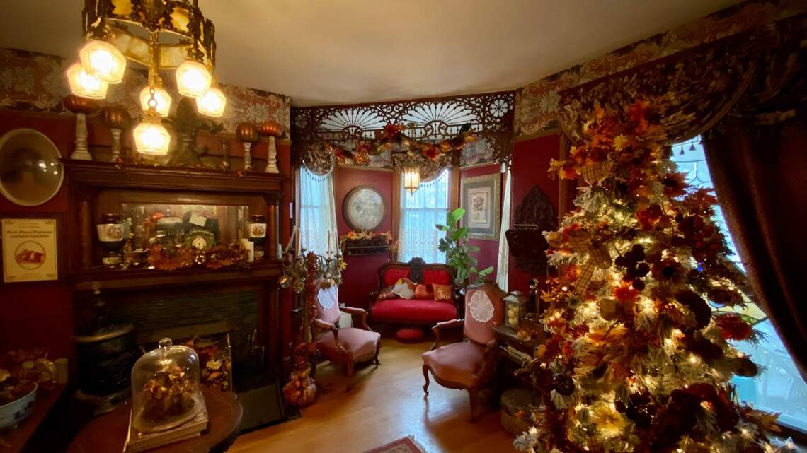 Couple moves to Wichita just to buy the Wey Mansion, takes its interior back to 1909