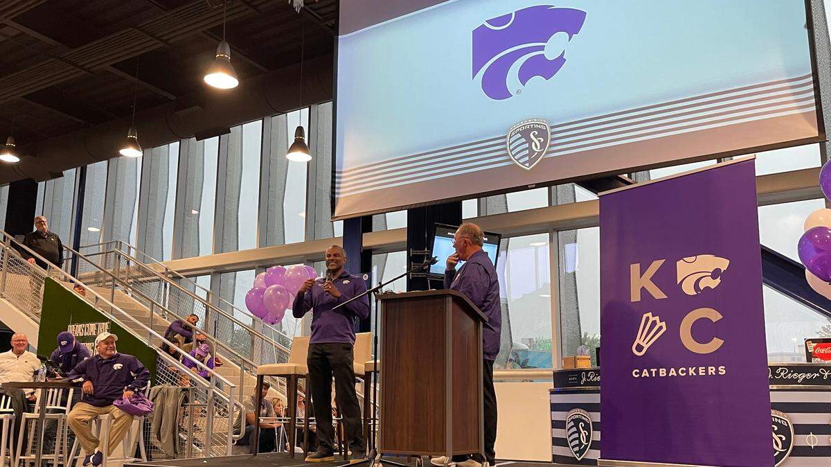 Kansas State men’s basketball coach Jerome Tang (left) speaks with Wyatt Thompson at a Catbacker event in Kansas City, Kan.