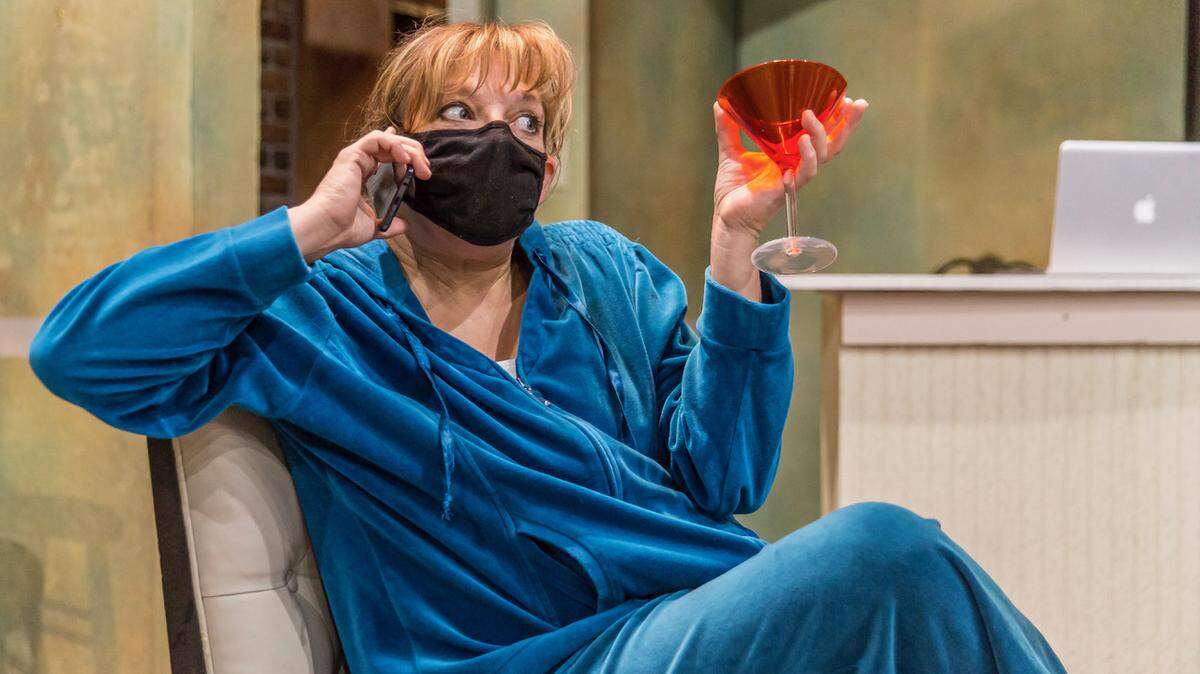 Christi Moore’s one-woman show at Roxy’s chronicles her stir-crazy reactions to a year of pandemic-induced isolation.