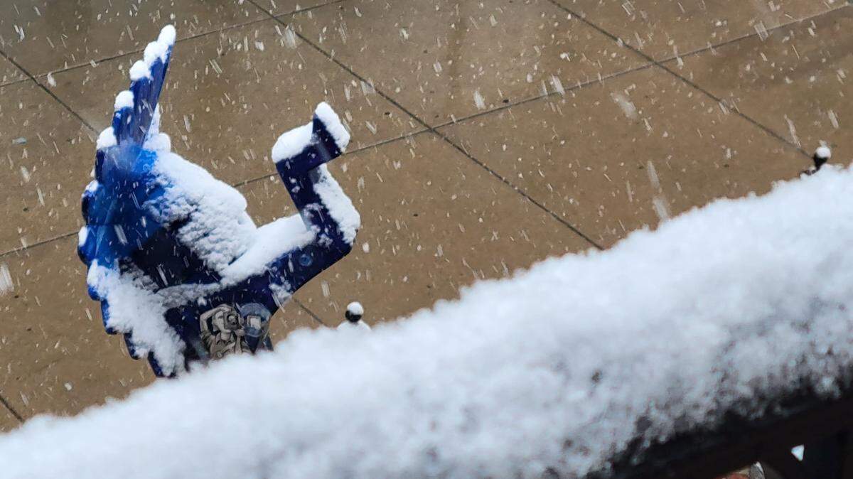 Snow continues to fall after 9 a.m. Thursday in Old Town Square. Wichita’s snowfall set a March 31 record.