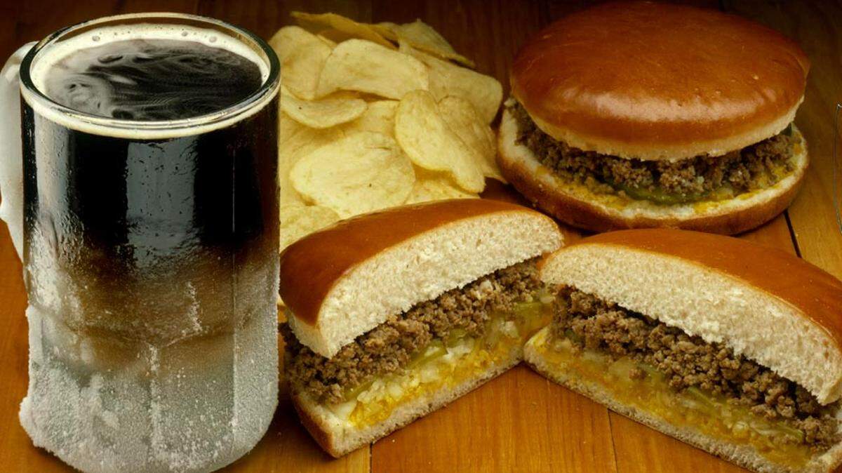 A popular longtime restaurant chain is closing two of its four stores. There are several reasons behind the closures.