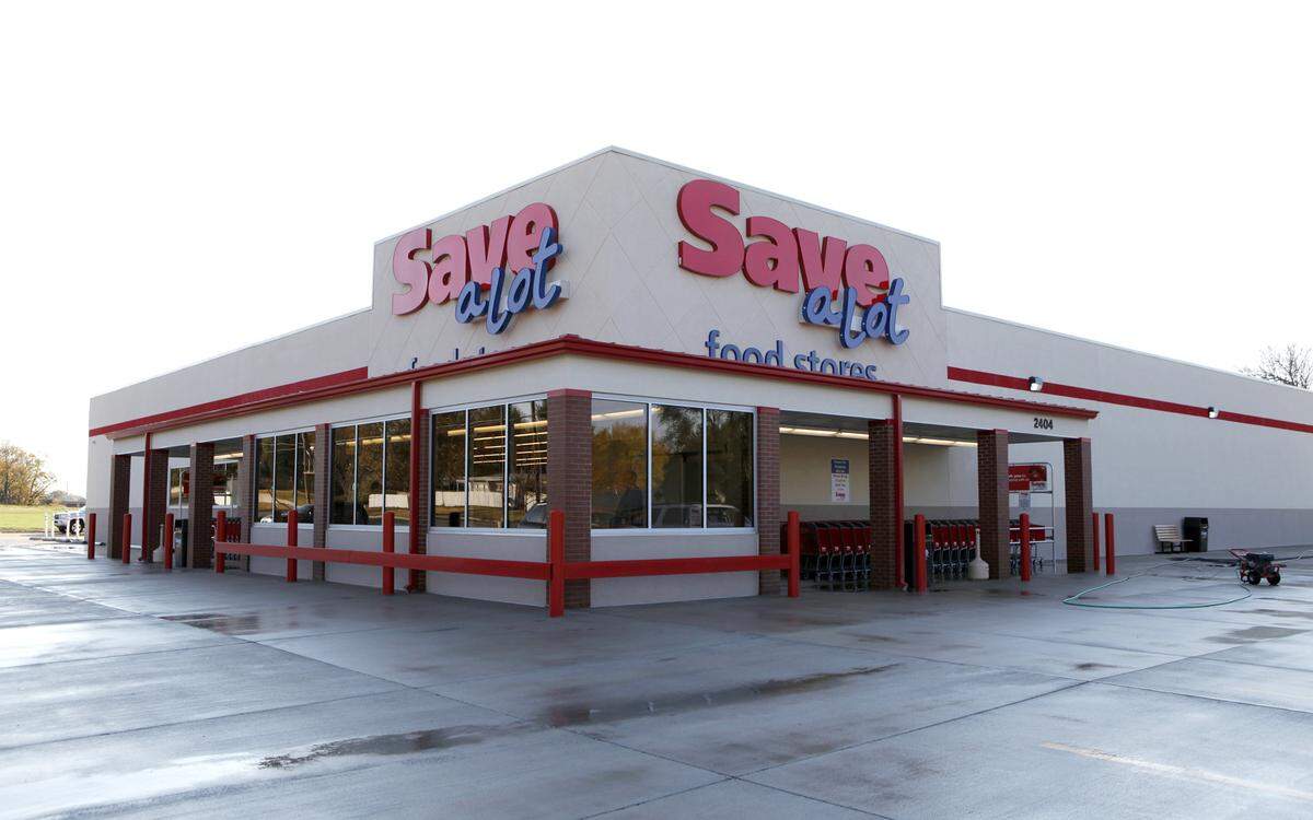 Save-A-Lot grocery store at Pawnee and George Washington Boulevard will close on Saturday.