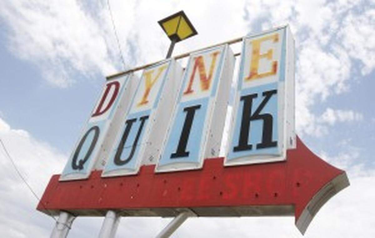 Yes, it was showing the ravages of time, but I’m still irritated to the point of being mad at the restaurateurs who ruined this sign.