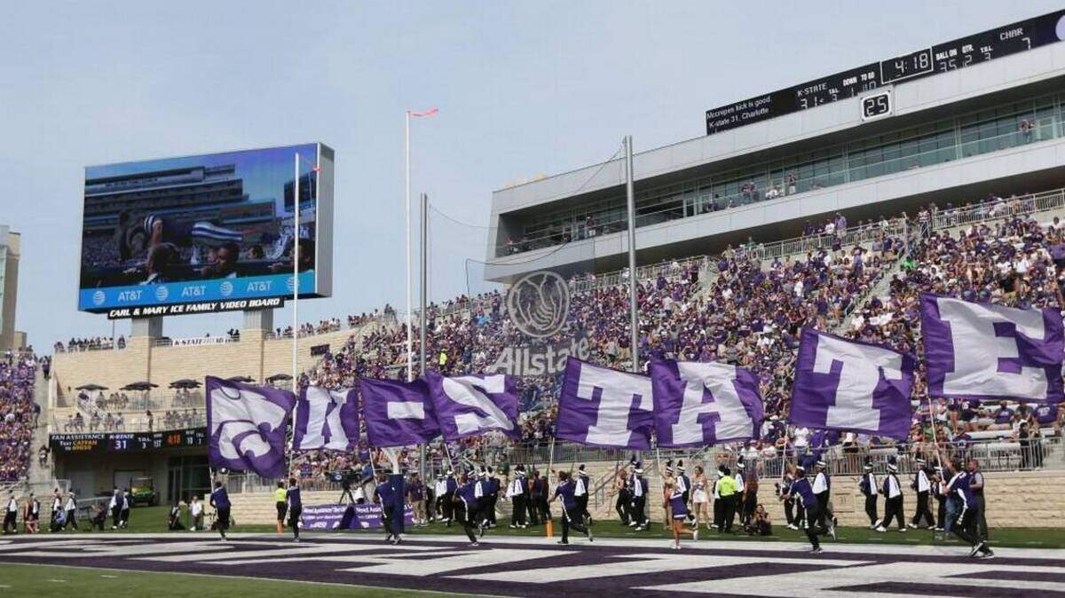 Kansas State celebrates a touchdown against Charlotte.