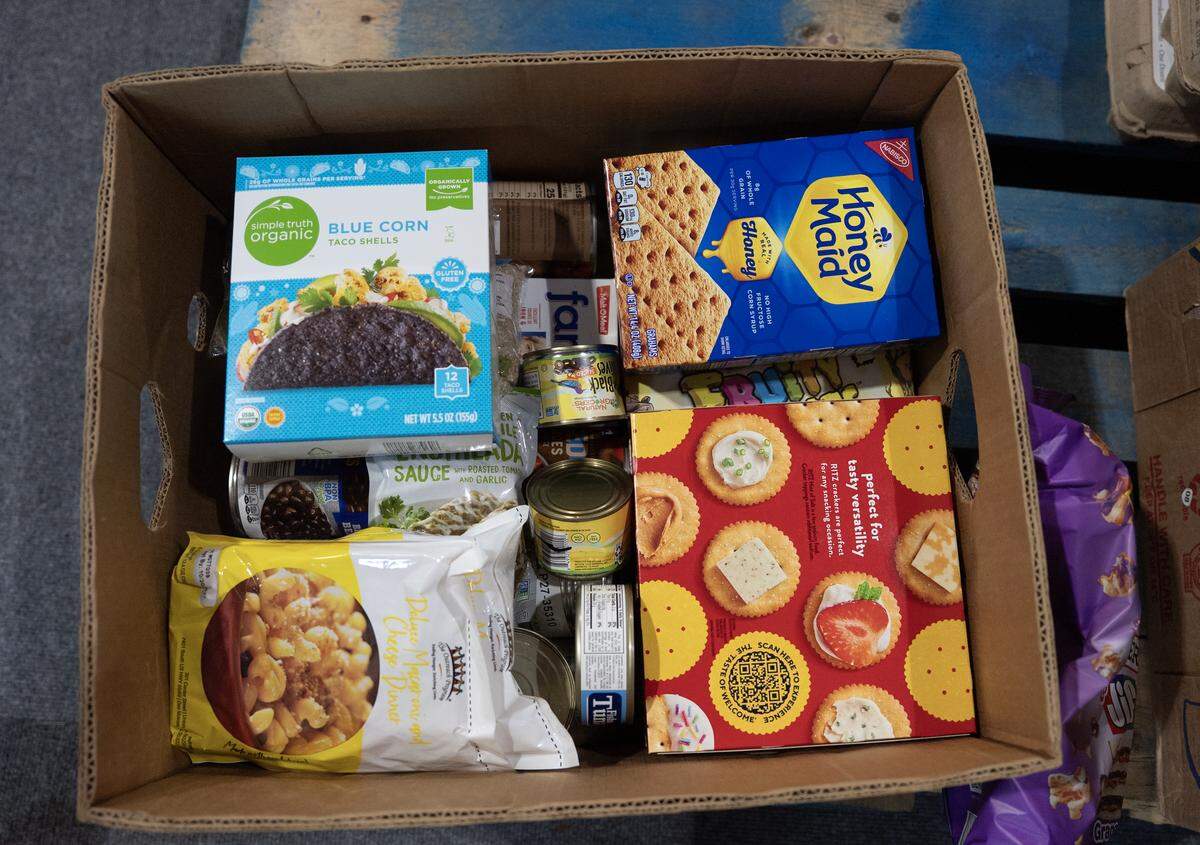 Every Table of Hope box comes with enough food to cover 5 to 8 meals. The contents can vary depending on dietary restrictions and size of the family, as well as any pets.