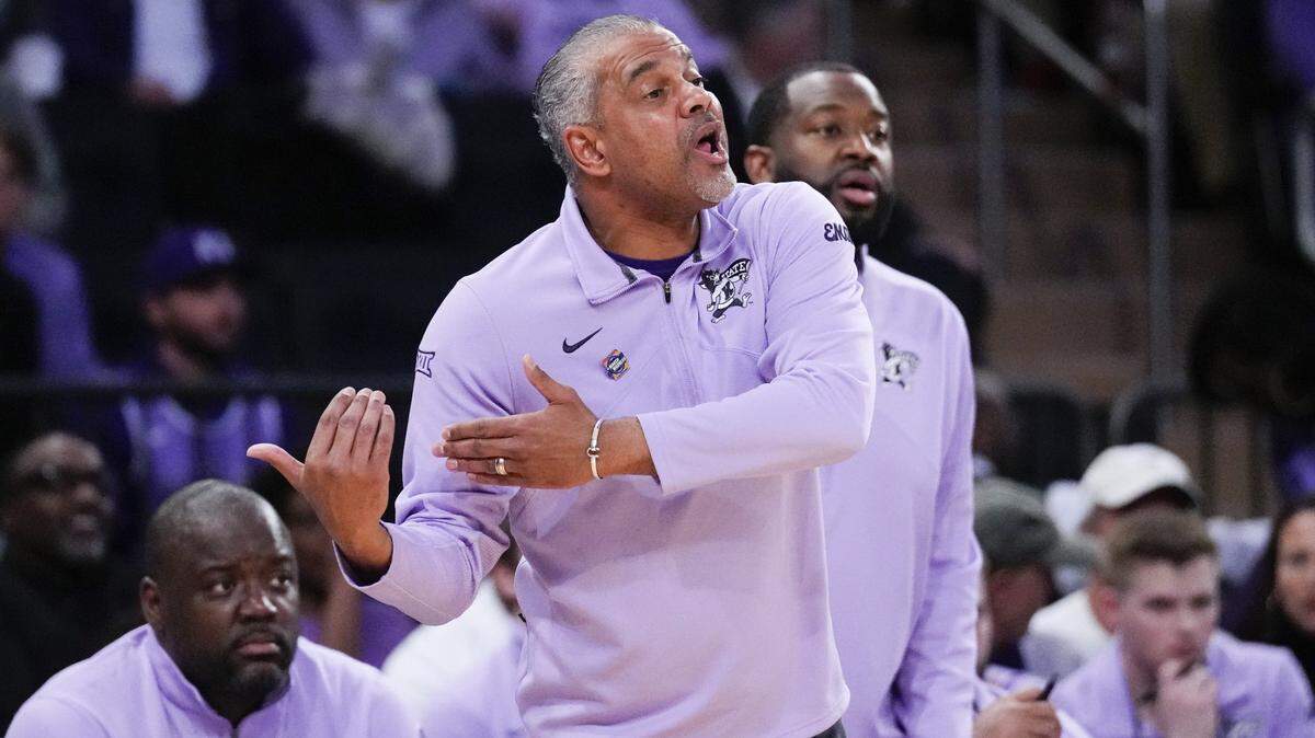 Mar 25, 2023; New York, NY, USA; Kansas State Wildcats head coach Jerome Tang calls from the sideline during the first half of an NCAA tournament East Regional final against the Florida Atlantic Owls at Madison Square Garden. Mandatory Credit: Robert Deutsch-USA TODAY Sports