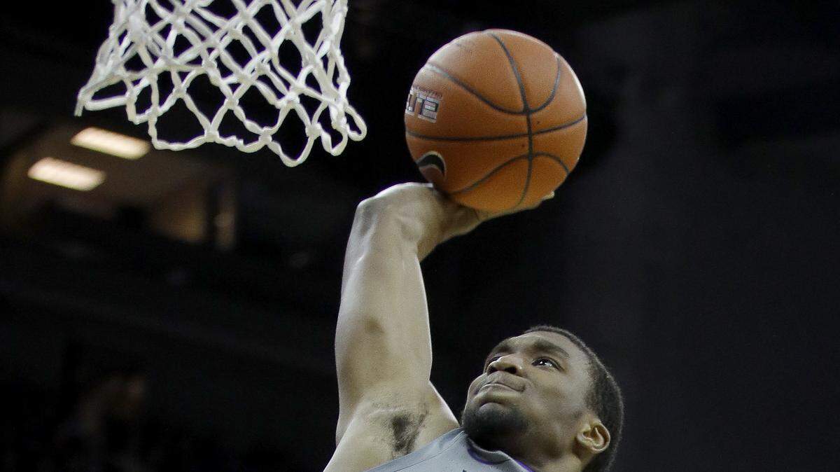 Kansas State’s Xavier Sneed (20) dunks the ball during the first half of an NCAA college basketball game against Vanderbilt Saturday, Dec. 22, 2018, at the Sprint Center in Kansas City, Mo. (AP Photo/Charlie Riedel)