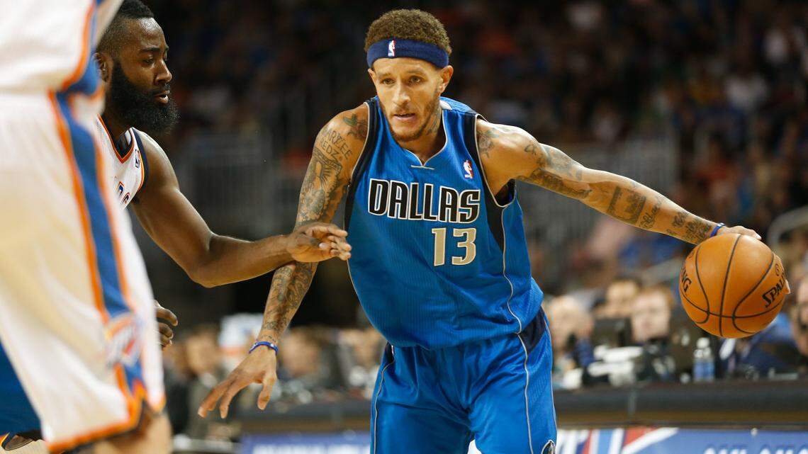 Dallas Mavericks’ Delonte West dribbles into the paint against Oklahoma City during an exhibition game at Intrust Bank Arena. (October 24, 2012)