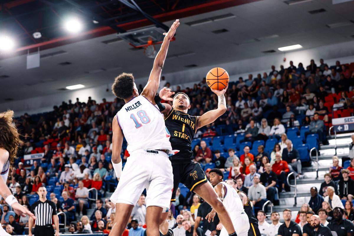 Wichita State’s Xavier Bell looks to score over a Florida Atlantic defender in Thursday’s road game at Boca Raton. Bell’s game-high 24 points helped the Shockers win 75-68 to extend their winning streak to five games.