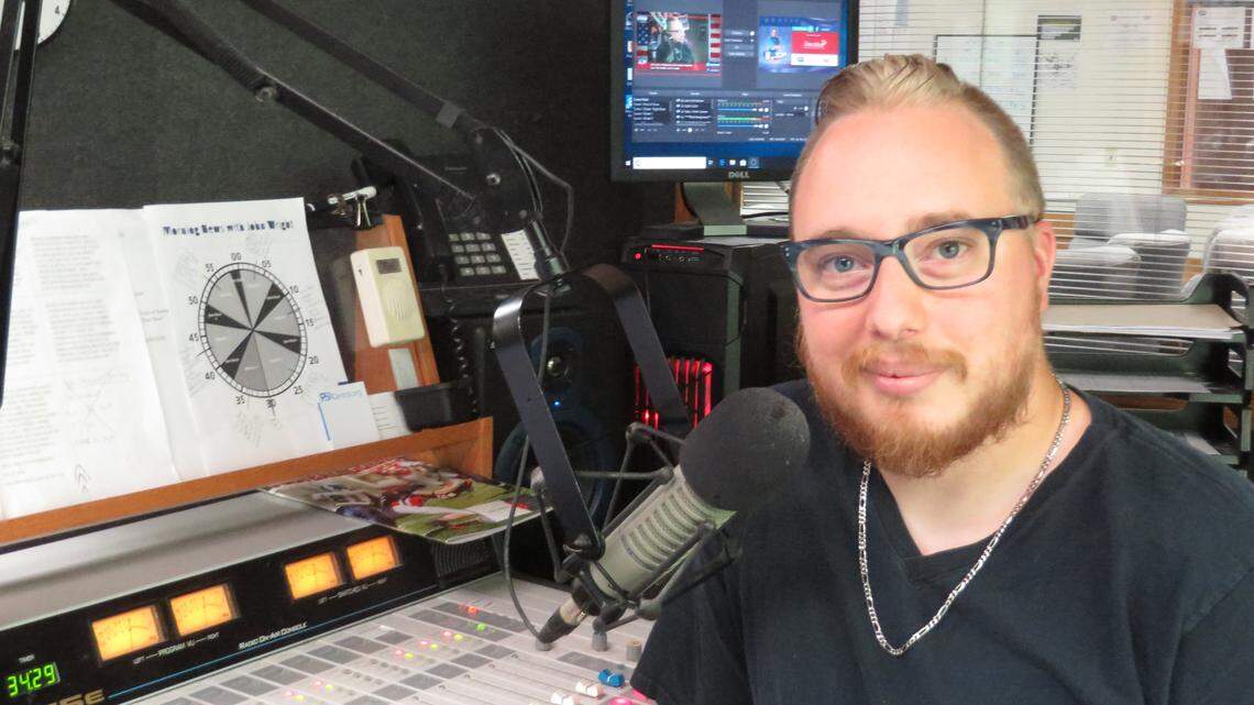 Andy Hooser, the host of the “Voice of Reason” show on KQAM-AM, is resigning from the show to return to his native Ohio.
