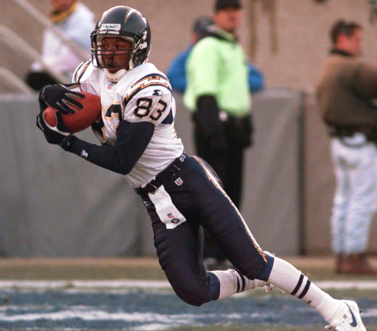 San Diego Chargers' Andre Coleman catches a 20-yardtouchdown pass from  quarterback Stan Humphries during the firstquarter against the Chicago Bears  Saturday, Dec. 14, 1996, inChicago. (AP Photo/Michael S. Green)