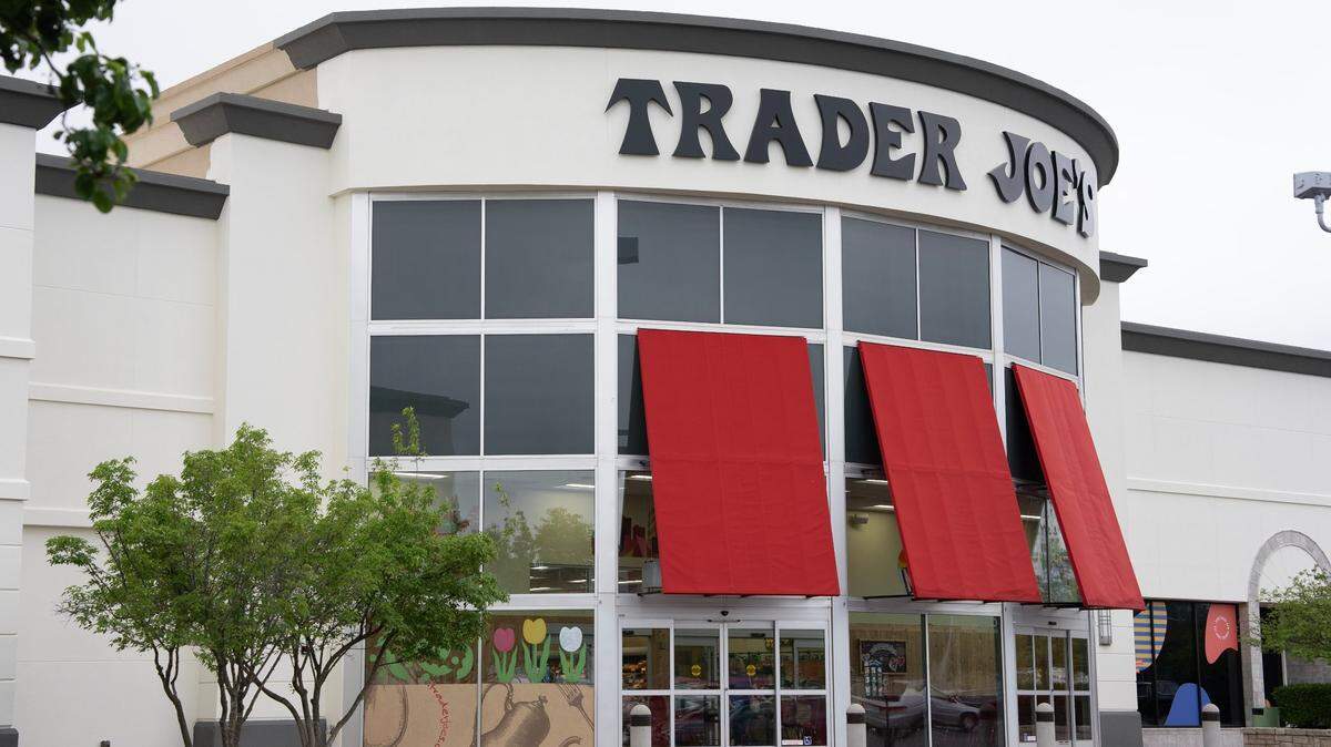 Five years after J.Crew Mercantile closed at Bradley Fair, the J.Crew chain is returning with a J.Crew Factory discount store next to Trader Joe’s.
