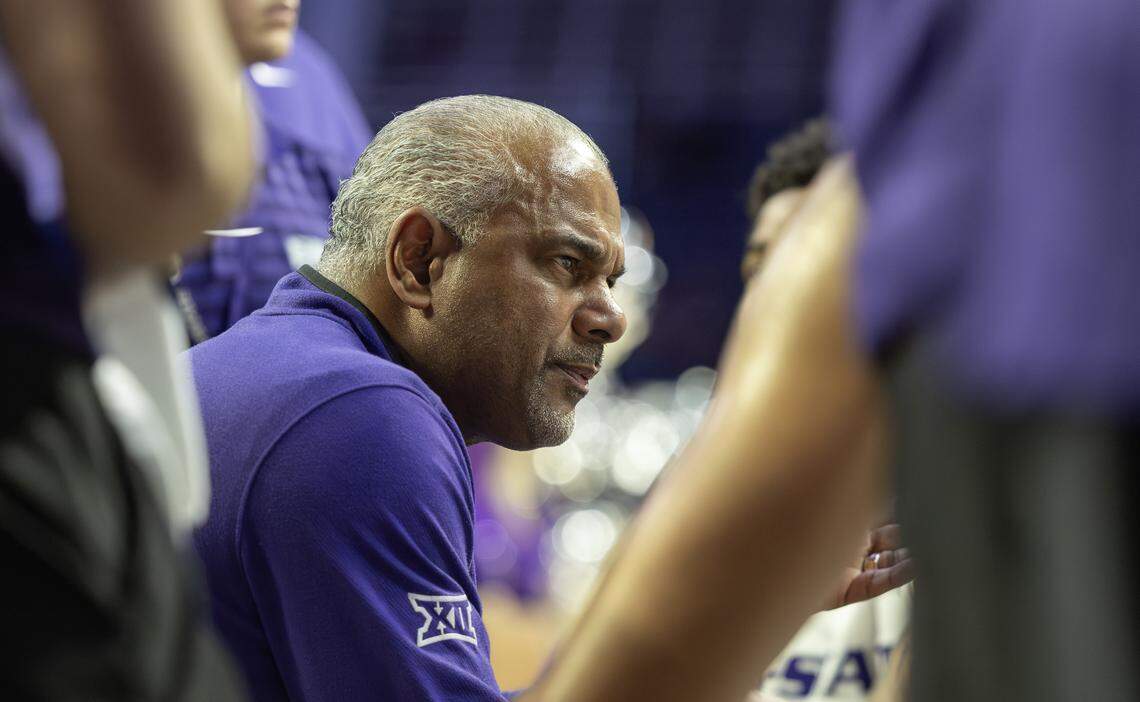 Kansas State coach Jerome Tang talks to his team during a timeout on Nov. 17, 2025, in Manhattan.