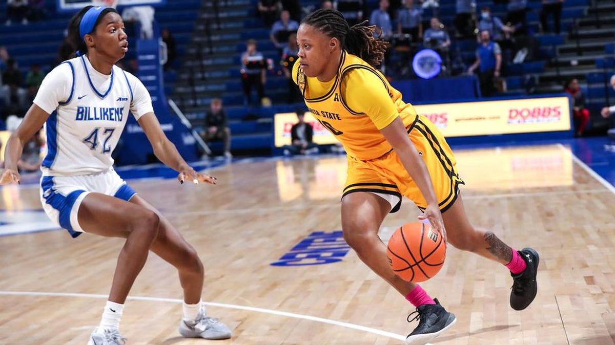 Curtessia Dean finished with the first double-double of her Shocker career, as the senior finished with 18 points and 10 rebounds in the Wichita State women’s basketball team’s 77-74 road win at Saint Louis on Thursday.