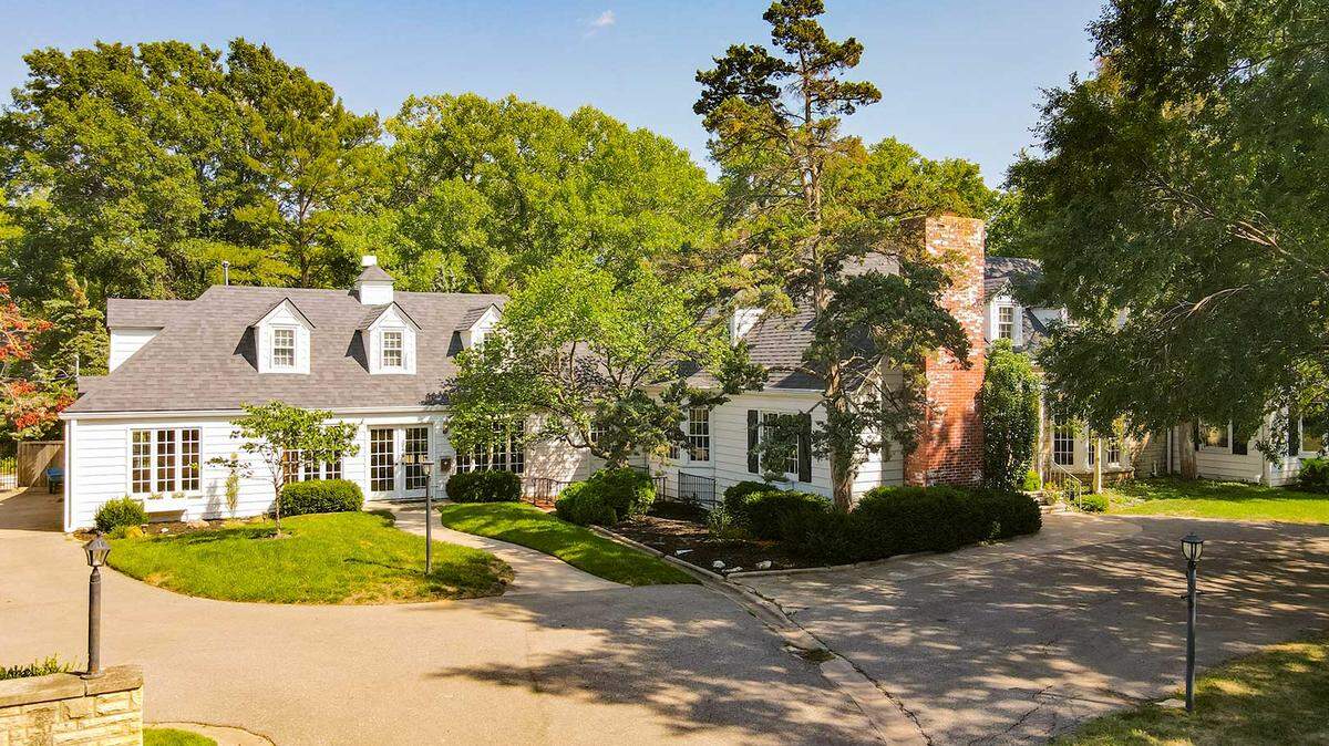 McCurdy Auction is auctioning this Forest Hills home that once got some national attention for being the place of actress Kirstie Alley’s first job as a housekeeper.