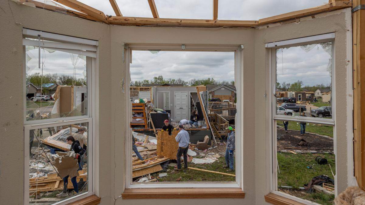 ‘Pitching in’: Andover homeowners thankful for volunteers who came for tornado cleanup