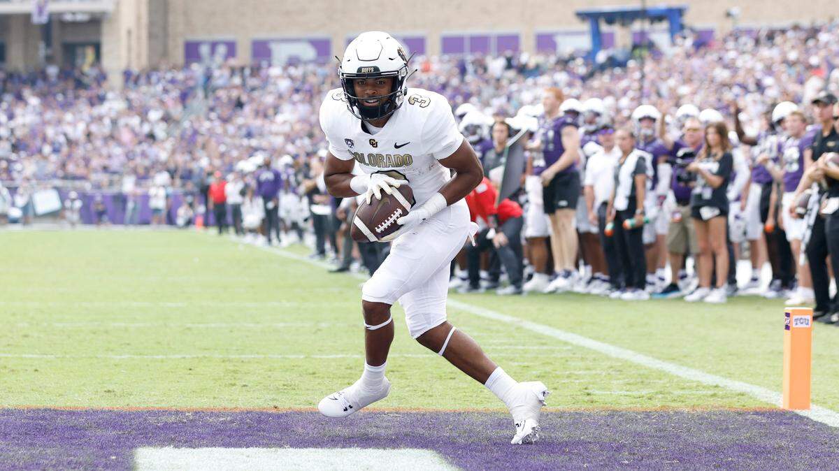 Colorado Buffaloes running back Dylan Edwards (3) catches a touchdown pass in the first quarter against the TCU Horned Frogs at Amon G. Carter Stadium.
