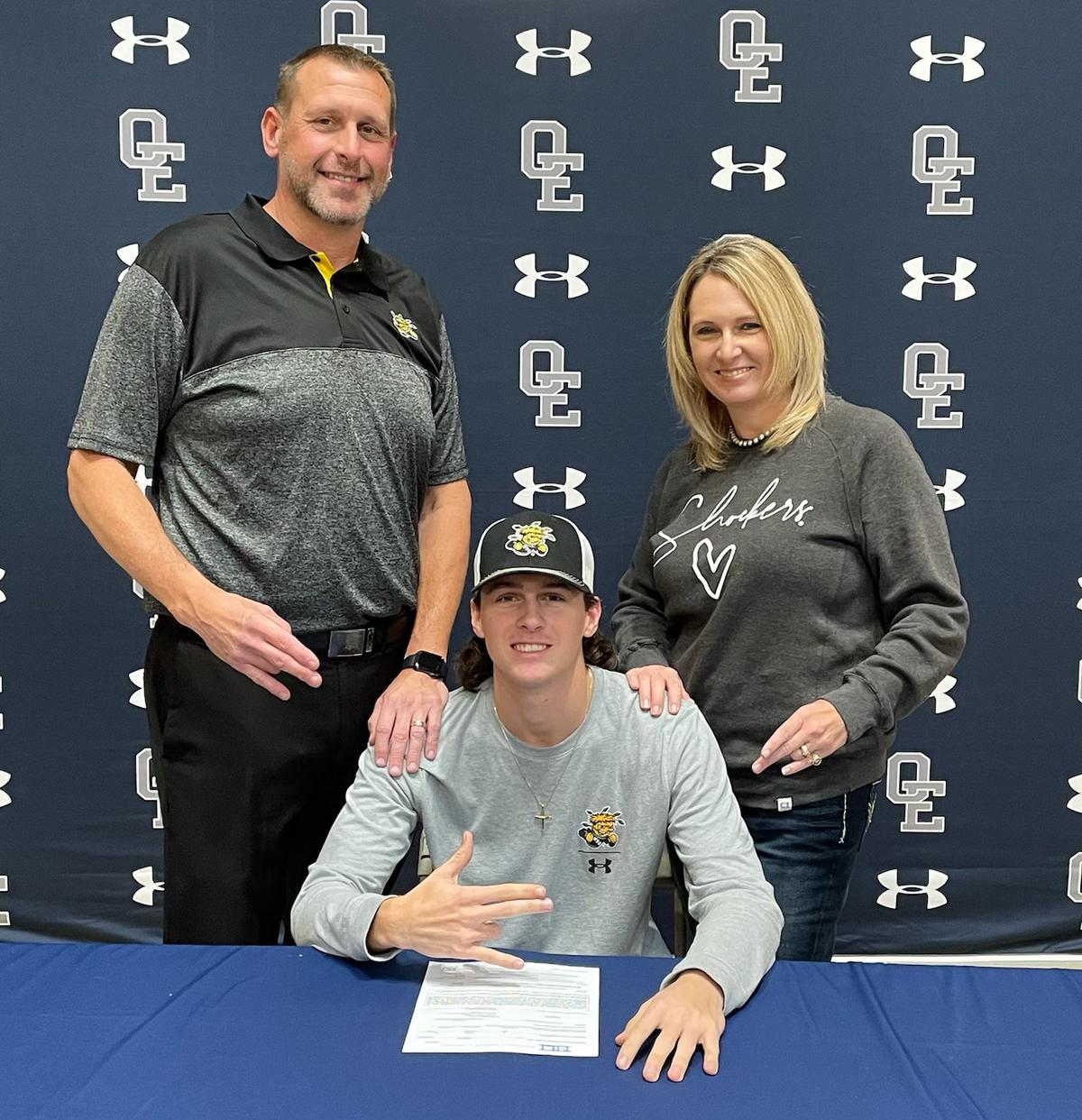 Ashton Izzi, a top-100-rated pitcher from Plainfield, Ill., signed his letter of intent to play baseball at Wichita State in the 2022 recruiting class on Wednesday.