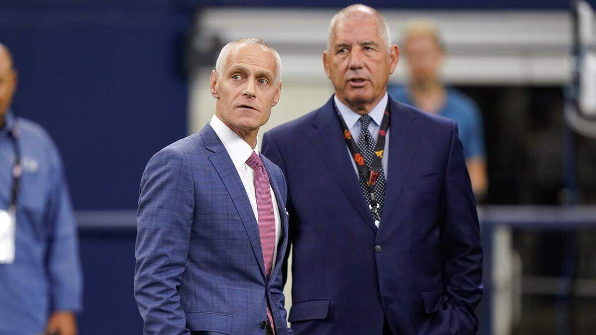 Incoming Big 12 Commissioner Brett Yormark, left, stands with outgoing Commissioner Bob Bowlsby at the NCAA college football Big 12 media days in Arlington, Texas, Thursday, July 14, 2022. (AP Photo/LM Otero)