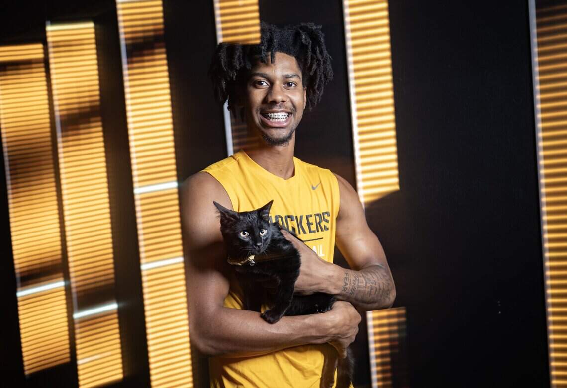 Dillon Battie meeting the fan who named his cat after him