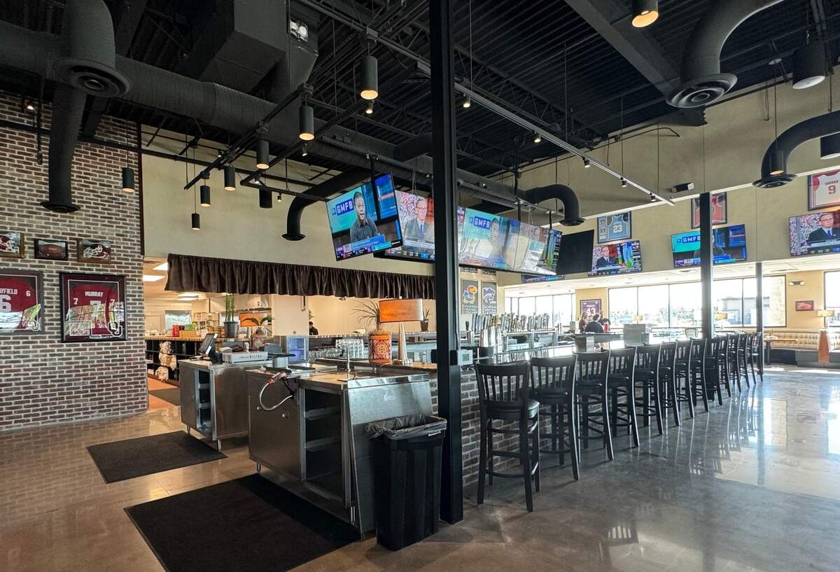 The west-side Deano’s features a U-shaped bar lined with 40 barstools.