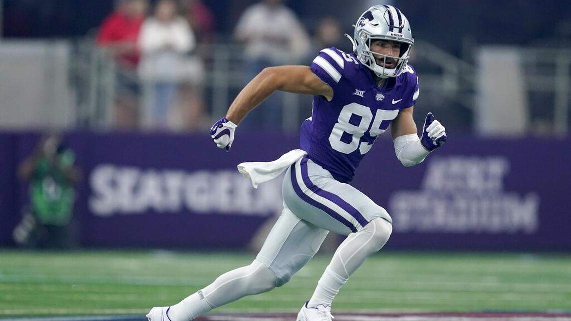Kansas State wide receiver Kade Warner (85) runs a route during an NCAA college football game against Stanford in Arlington, Texas, Saturday, Sept. 4, 2021. (AP Photo/Tony Gutierrez)