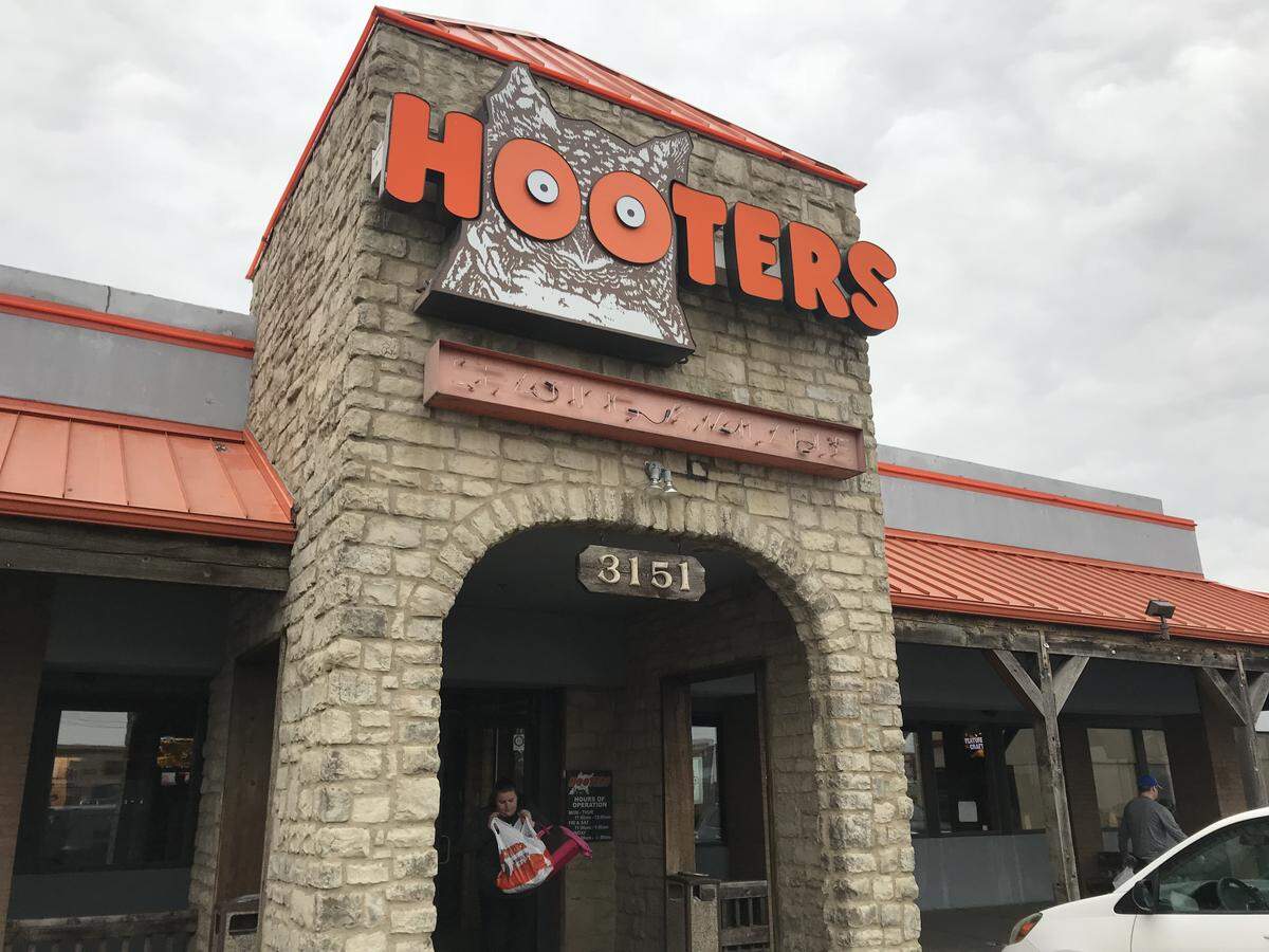 Wichita’s only Hooter’s restaurant has closed.