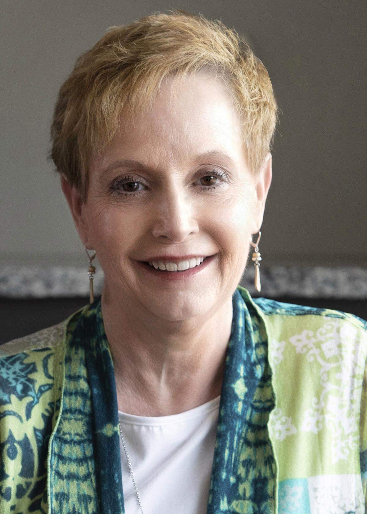 Tracy Cassidy is returning to the morning airwaves, but this time she’s going solo on a morning show, and it’s on an AM station.