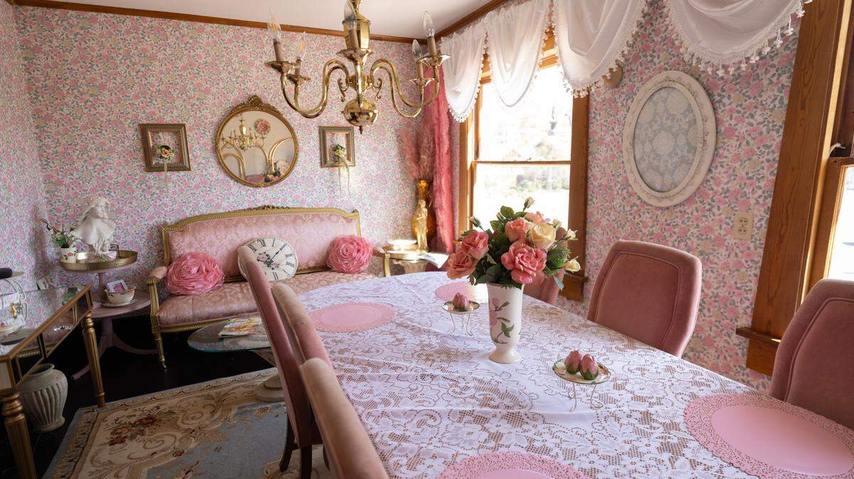 Mariama Beemer has opened The French Tearoom at 3210 Victor Place. The tearoom features a number of elegant rooms for private gatherings.