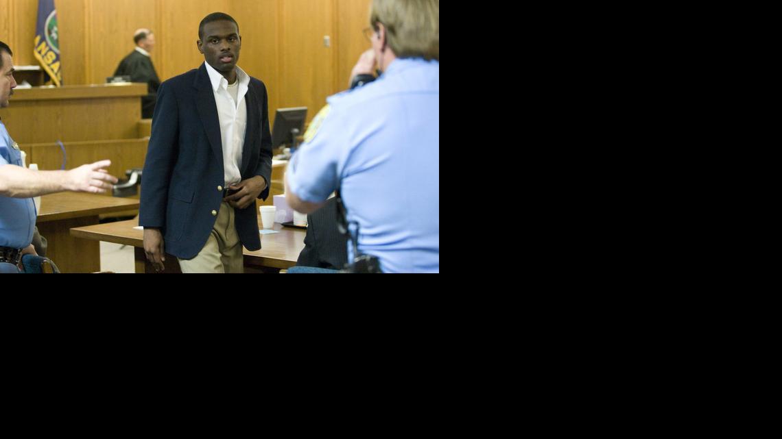 Elgin Robinson leaves court after his conviction in the Chelsea Brooks murder. (Oct. 23, 2008)

