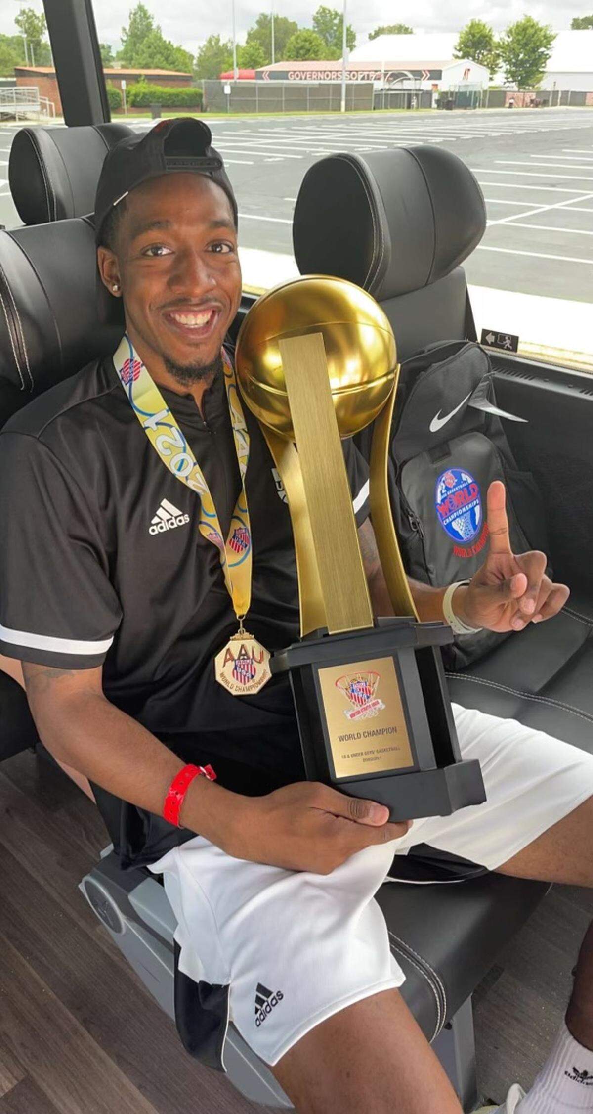 Kansas United 2029 coach Dee Garland, a standout basketball player himself from Wichita, led a team of fifth-graders to the 10U AAU world championship over the weekend.