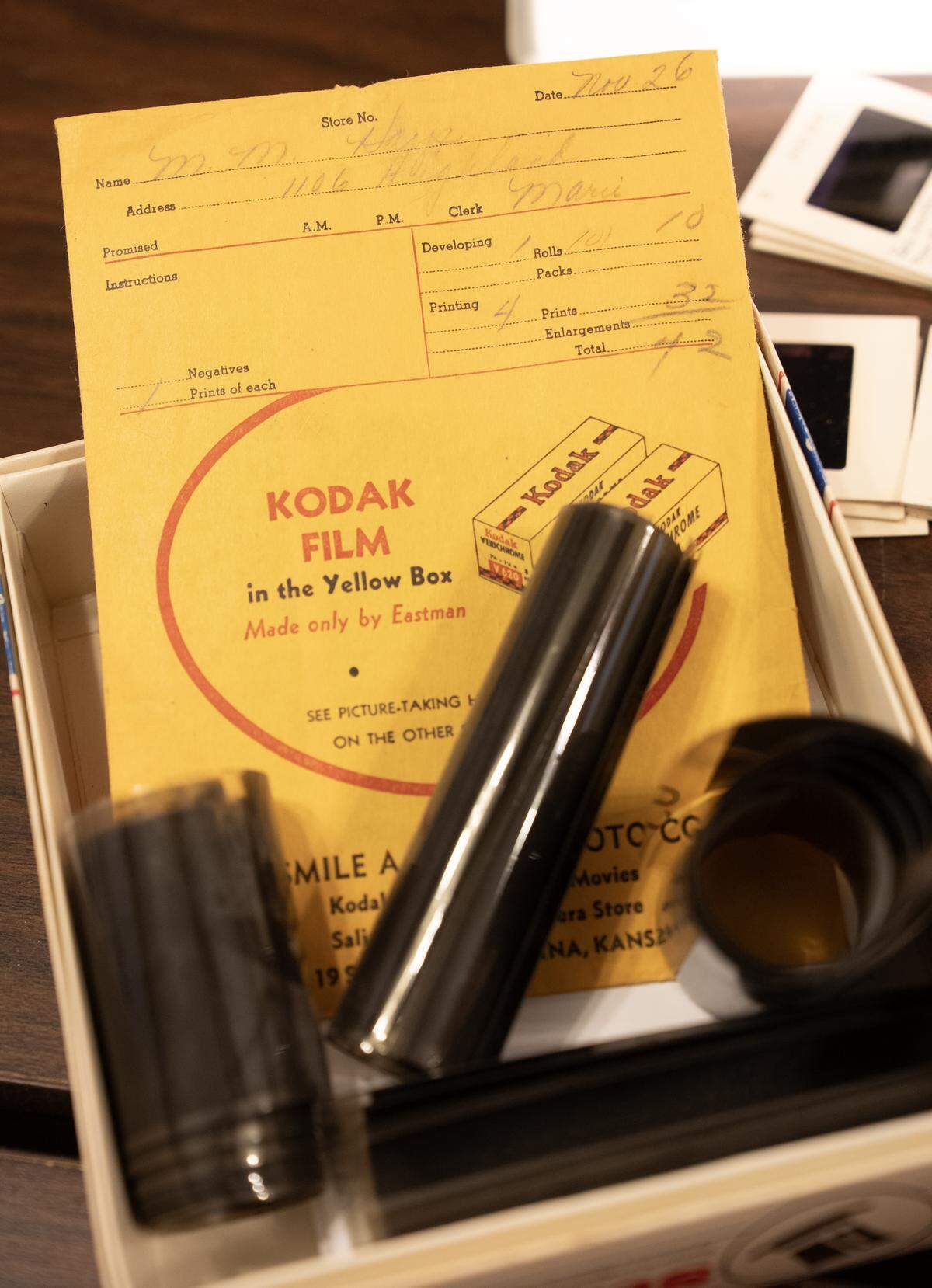 Midwest Historical and Genealogical Society received a donation by Melinda Lou Fultz that allowed them to buy equipment to digitize old media like negatives, video tapes and 35 mm slides.