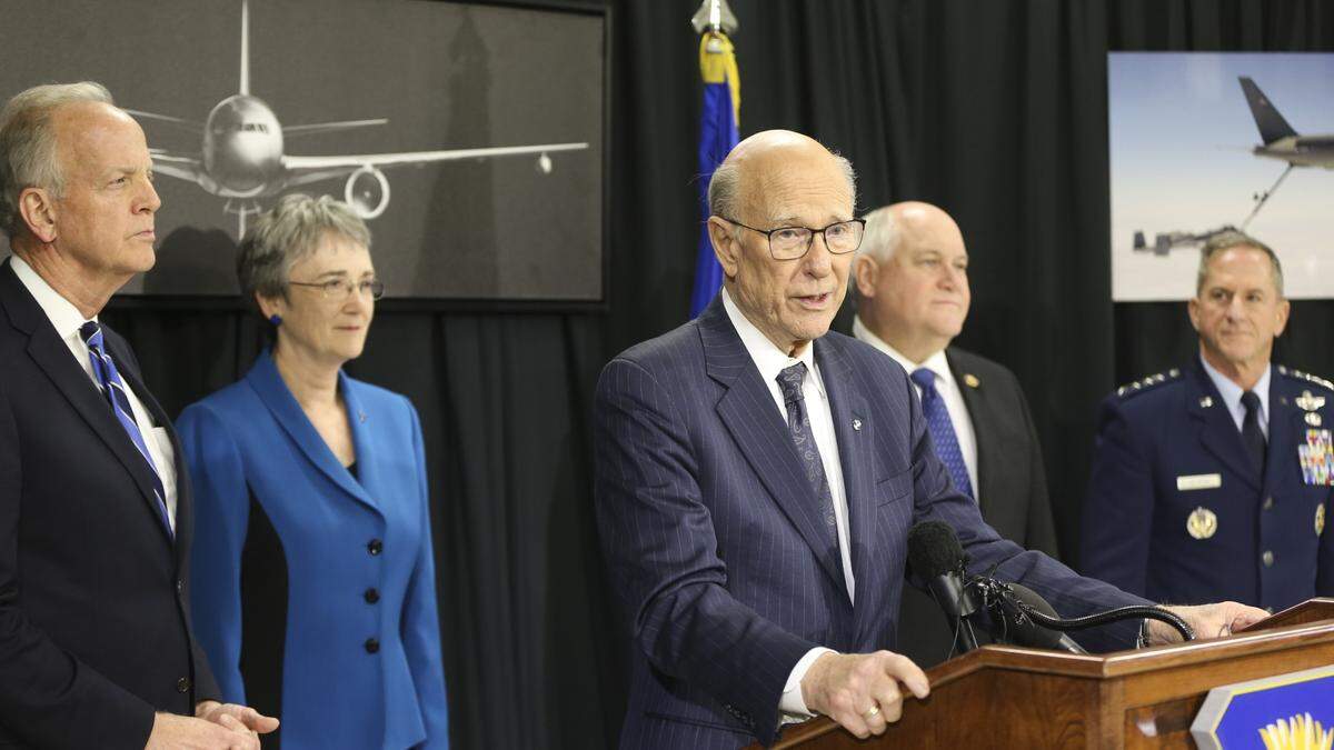 Former U.S. Sen. Pat Roberts, shown here at a military aviation event in 2020, says tax and policy changes are needed to encourge use of Sustainable Aviation Fuel.