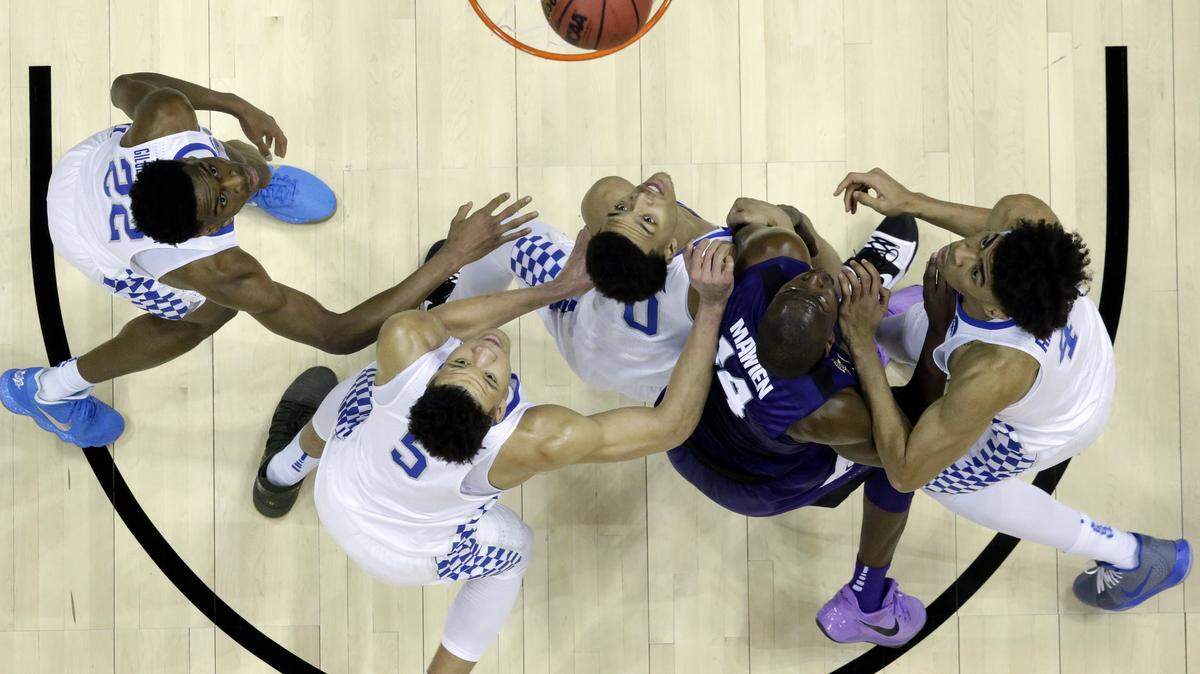 Kansas State forward Makol Mawien watches the ball against four Kentucky rebounders during the NCAA Tournament.