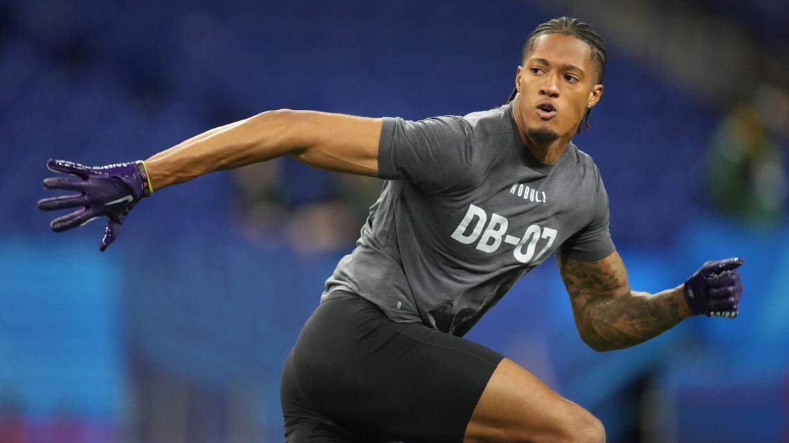 Kansas State defensive back Julius Brents (DB07) participates in drills at Lucas Oil Stadium in Indianapolis on March 3, 2023.