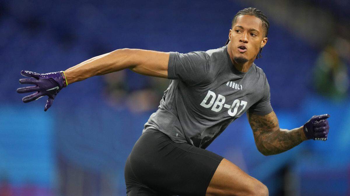Kansas State defensive back Julius Brents (DB07) participates in drills at Lucas Oil Stadium in Indianapolis on March 3, 2023.
