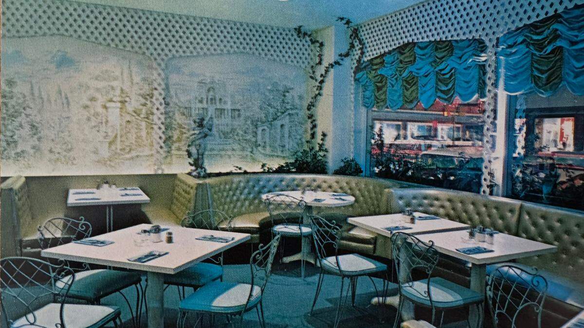 This postcard shows the interior of Pancake Palace, which operated on the ground floor of the Allis Hotel from 1960 until 1966.