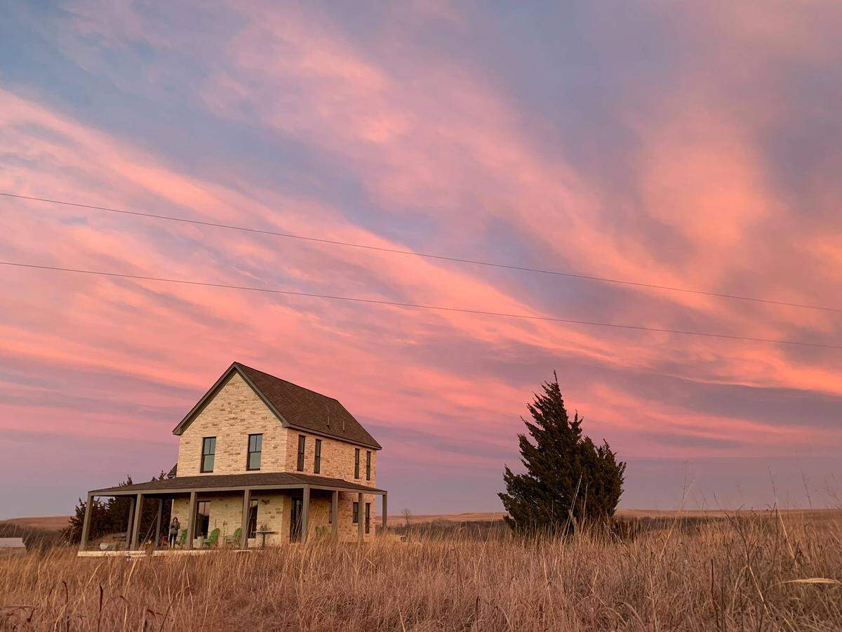 Travelers rave about the views of the tallgrass prairie from this rental home near Cottonwood Falls.