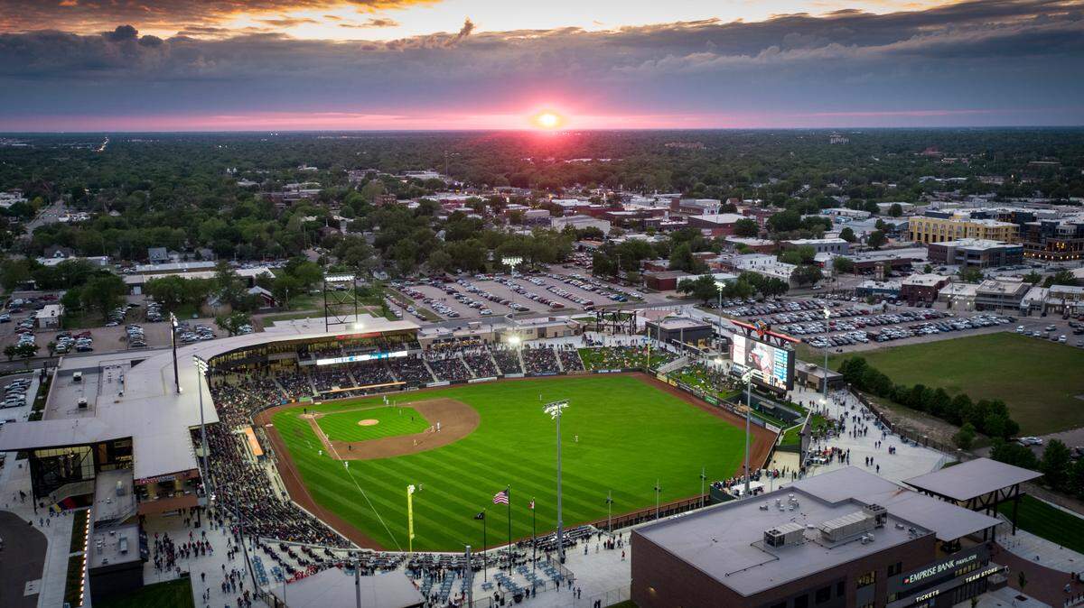 The final eight teams in the NBC World Series will play at Riverfront Stadium next week to decide the championship.