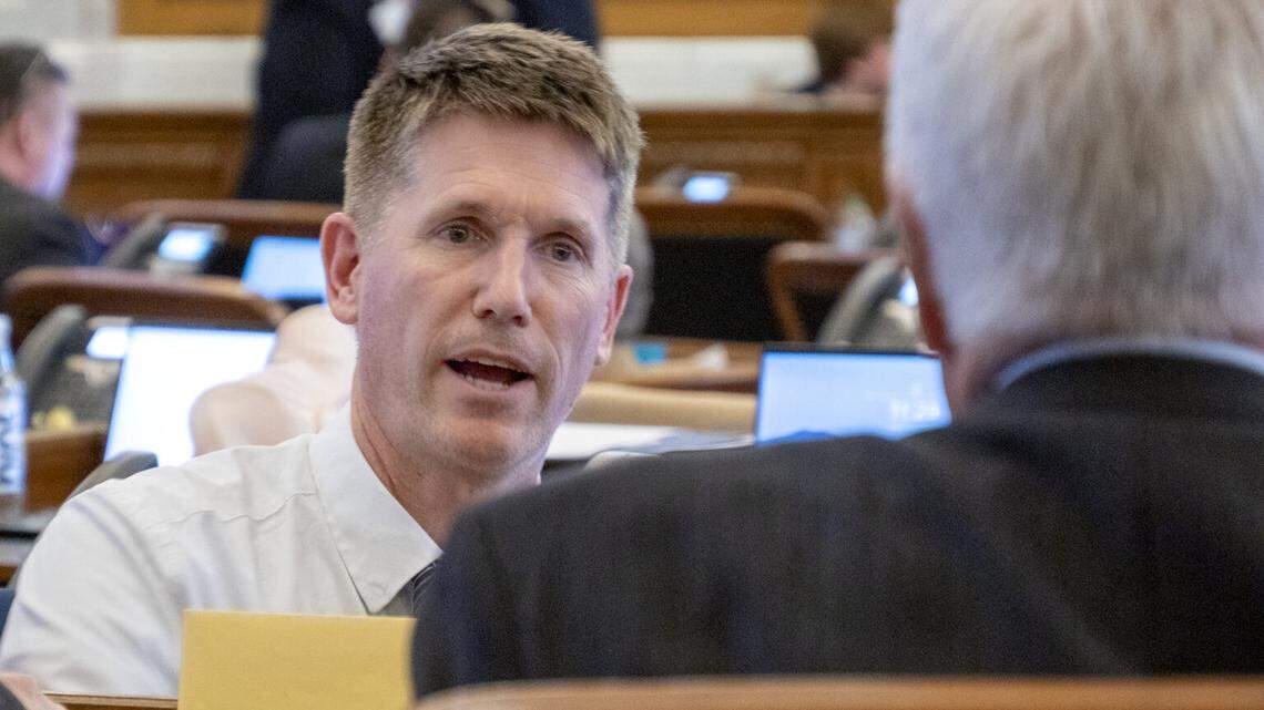 Tech companies vie for influence over Kansas app store age verification legislation