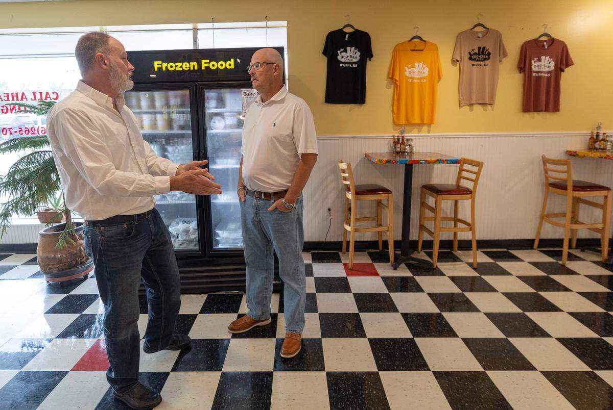 Jay Miller, left, and his brother Jeff, right, have owned Doo-Dah Diner for almost a year.