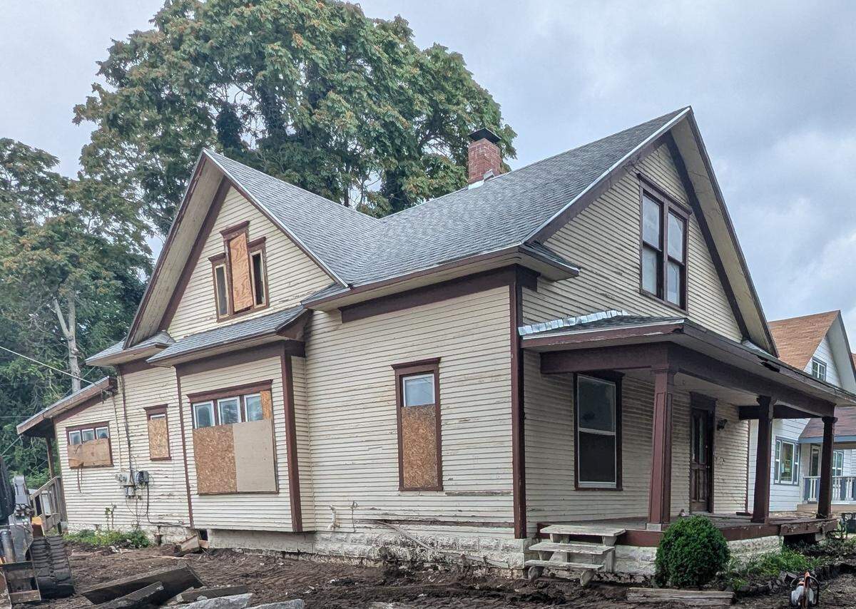 This house near Douglas and Hillside may not look like much now, but Tara Castillo has big plans for it. She’s transforming the space with the help of her husband, Jerrome Castillo of Titan Realty and Construction, and will open her Violet Closet there in March.