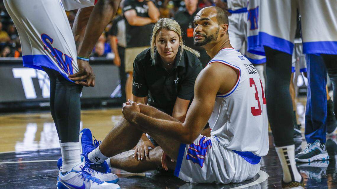 Perry Ellis injures knee during return to Wichita in The Basketball Tournament