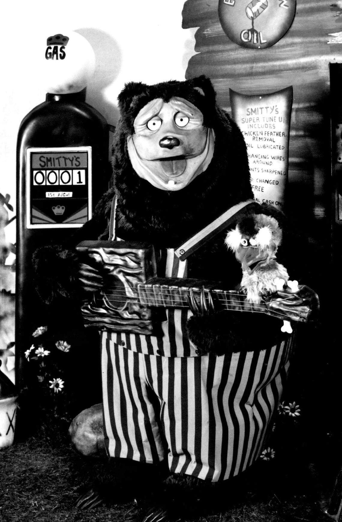 Wichita’s Billy Bob Brockali, leader of the Rock-afire Explosoin band, is pictured at the Towne East ShowBiz Pizza Place in 1981.