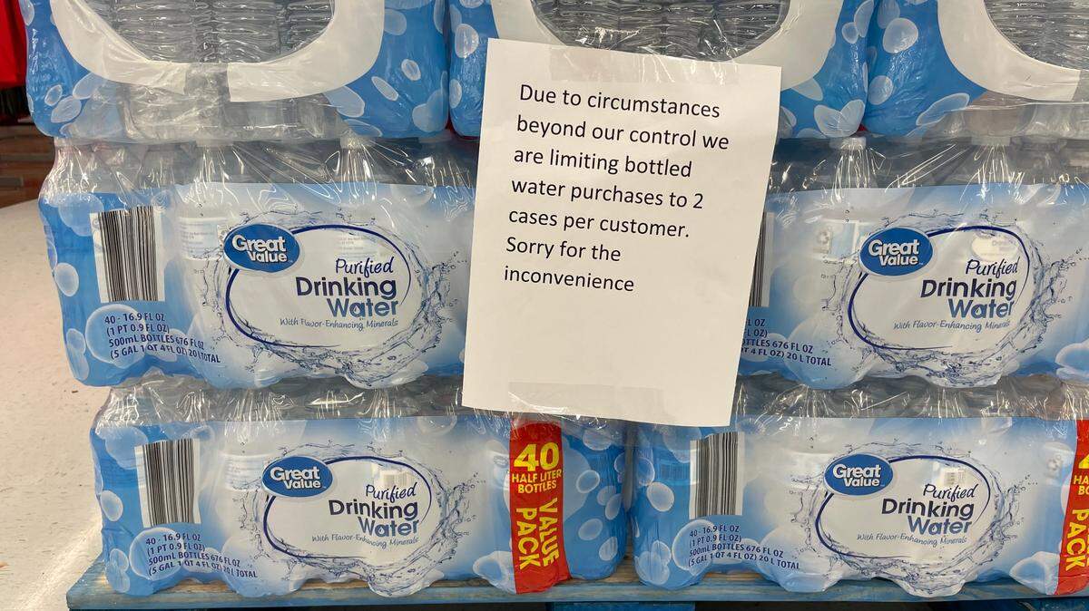 Mayor asks Wichitans not to hoard bottled water; urges patience during water crisis