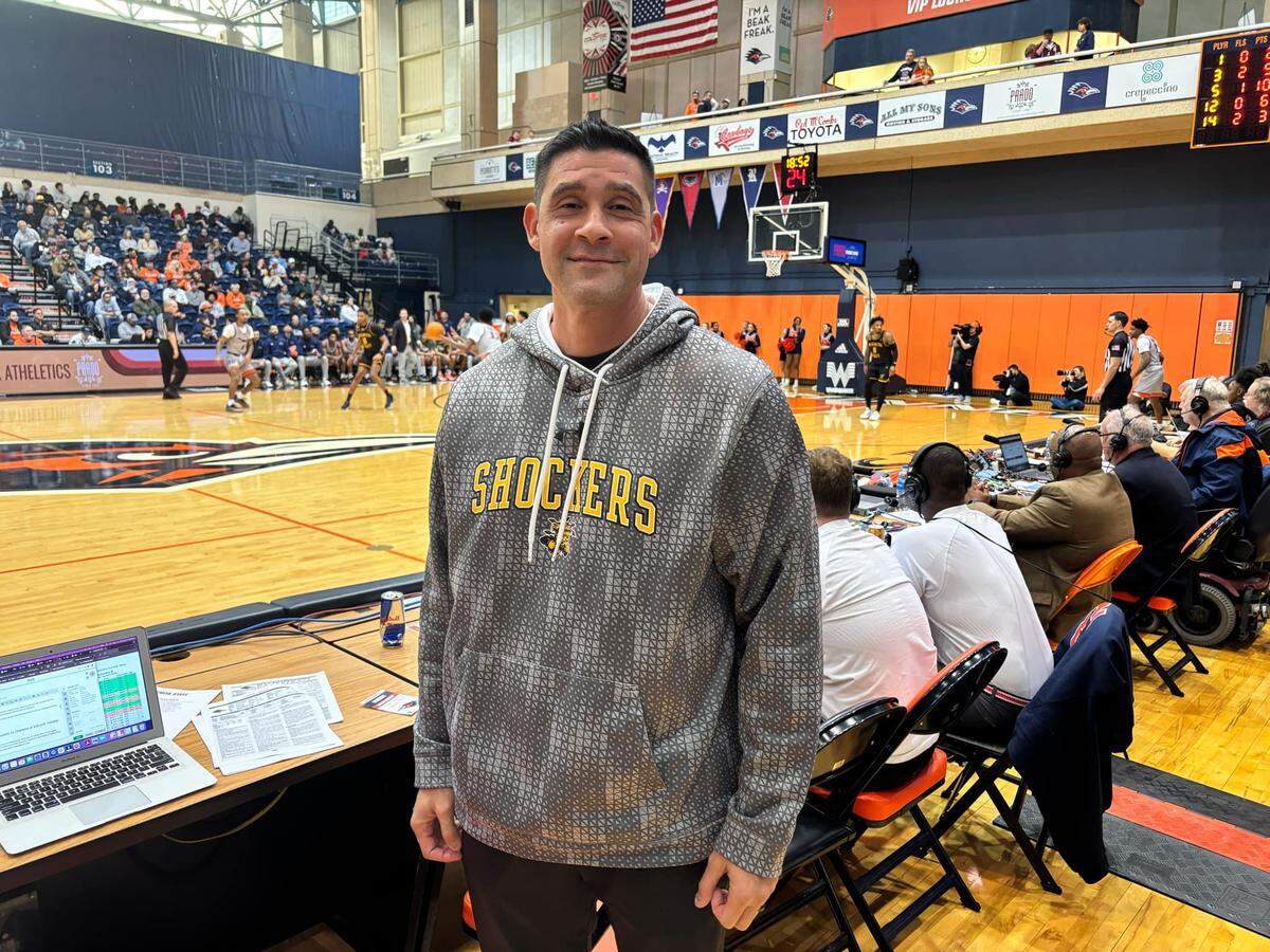 Wichita State Hall of Fame basketball player Jason Perez, a San Antonio native, was in attendance for Saturday’s game between the Shockers and Roadrunners.
