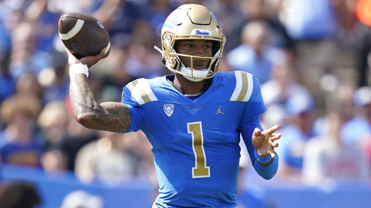 UCLA quarterback Dorian Thompson-Robinson (1) throws during the first half of an NCAA college football game against Utah in Pasadena, Calif., Saturday, Oct. 8, 2022. (AP Photo/Ashley Landis)