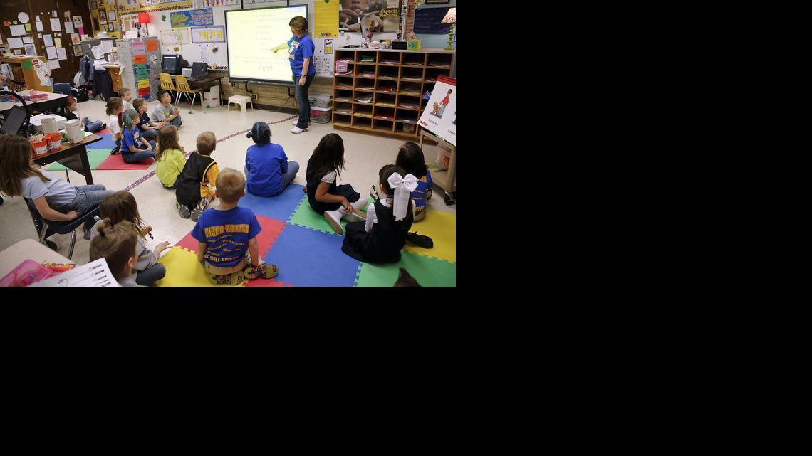 Cleaveland Traditional Magnet Elementary School first-grade teacher Pam Smith does a reading exercise with her students. (March 7, 2014)

