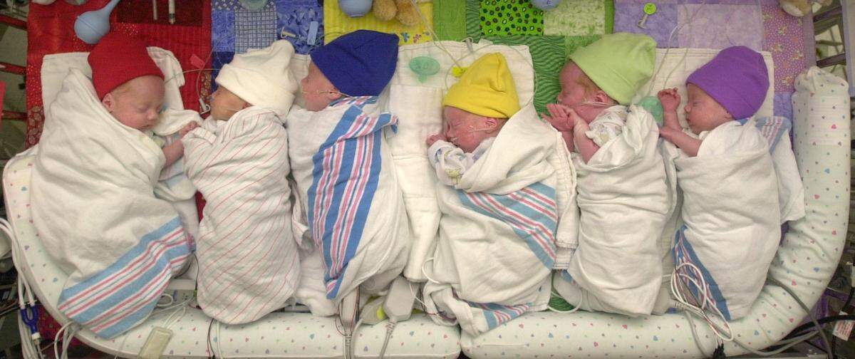 The Headrick sextuplets at four weeks old at Ascension St. Joseph.